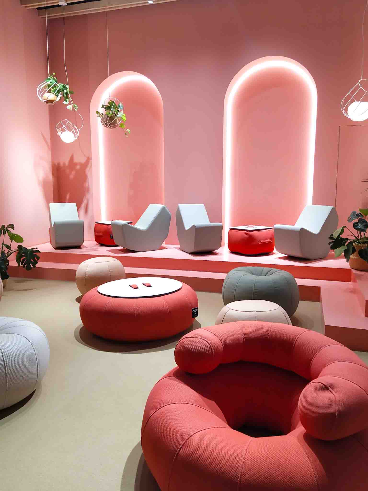 Visita de Mun interiorismo a Feria Habitat 2019 salon rosa